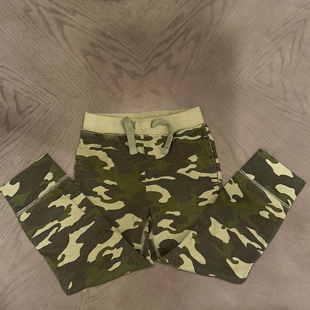 5/$25 GAP army print skinny sweatpants size 5